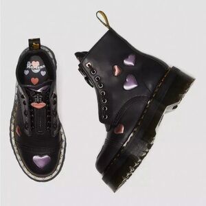 NIB Dr. Martens Sinclair leather heart platform boots size 5 black with heart